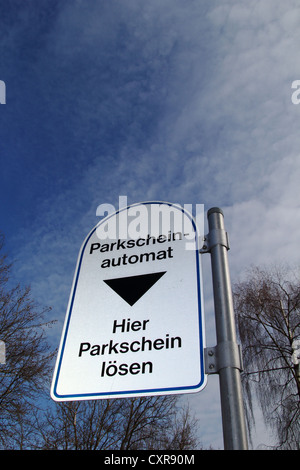 Unterzeichnen Sie, Parkplatz Ticket Maschine, Deutschland, Europa Stockfoto