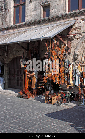 EIN LEDER-SHOP IN DER ALTSTADT VON RHODOS. GRIECHISCHEN INSEL RHODOS. Stockfoto