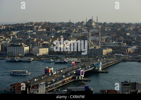 Blick vom Galata-Turm, Kuelesi an der Galata-Brücke und Sarayburnu Pier, Yeni oder neue Moschee, Hagia Sophia Stockfoto