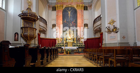 Hochaltar, Kirchenschiff, Elisabethinenkirche Kirche, Innenansicht, kulturelles Erbe, Linz, Oberösterreich, Österreich Stockfoto