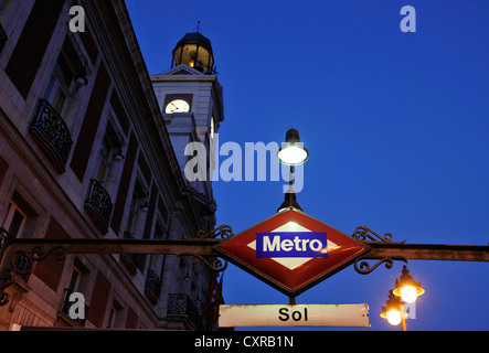 Metro-station Sol vor Presidencia De La Comunidad de Madrid, Antigua Casa de Correos, Präsidium der autonomen Gemeinschaft Stockfoto