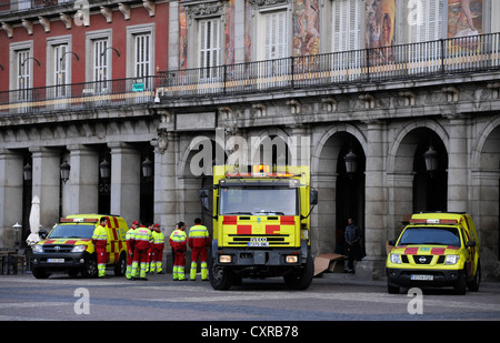 Abfallsammlung in den frühen Morgenstunden, quadratische Plaza Mayor, Madrid, Spanien, Europa, PublicGround Stockfoto