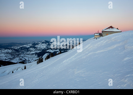 Blick von der hohen Alm auf das Alpstein-massiv mit Mt Säntis im Winter, Appenzell, St. Gallen, Schweizer Alpen, PublicGround Stockfoto