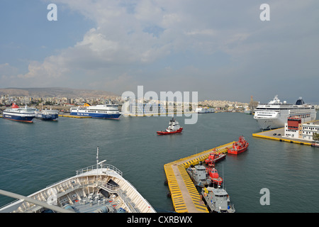 Blick auf Hafen, Piräus, Athen, Region Attika, Griechenland Stockfoto