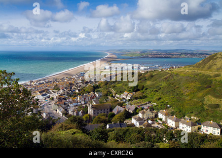 Blick über Portland, Chesil Beach und Weymouth, Dorset, Bestandteil der Devon und Dorset Jurassic Coast, ein UNESCO-Welterbe. Stockfoto