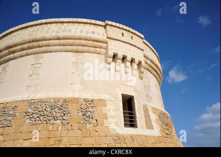 Runder Turm Gehäuse ein Museum, Uhr Turm Torre de Fornells, Fornells, Menorca, Balearen, Mittelmeer, Spanien Stockfoto