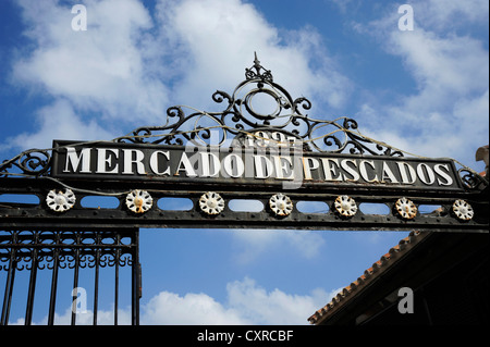 Eingangstor zum Fischmarkt, Mercado de Pescados in Mao, Mahon, Minorca, Menorca, Balearen, Spanien, Europa Stockfoto