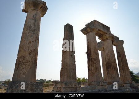 6. Jahrhundert v. Chr. der Apollotempel, der antike Korinth Korinth Gemeinde, Region Peloponnes, Griechenland Stockfoto