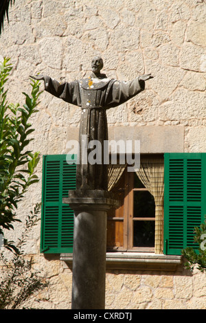 Statue des Heiligen Franziskus von Assisi Heiligtum de Nostra Senyora de Cura Puig de Randa Mallorca Balearen Spanien Stockfoto