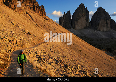 Blick auf den Tre Cime di Lavaredo Berggipfel, Hochpustertal-Tal, Dolomiten, Provinz von Bolzano-Bozen, Italien, Europa Stockfoto