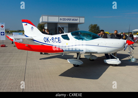 Ein leichtes Sportflugzeug PiperSport PS-28 Cruiser Stockfoto