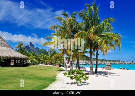 St. Regis Bora Bora Resort, Bora Bora, Leeward-Inseln, Gesellschaftsinseln, Französisch-Polynesien, Pazifik Stockfoto