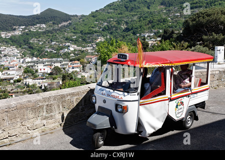 Micro-Taxi mit drei Rädern, auf der Insel Ischia, Golf von Neapel, Kampanien, Süditalien, Italien, Europa Stockfoto