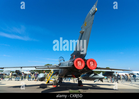 Panavia Tornado GR4 ist eine Familie von zweimotorigen, Variable-Sweep Flügel Kampfflugzeuge (Rückansicht) Stockfoto