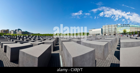 Panoramablick, Holocaust-Mahnmal mit Potsdamer Platz, Potsdamer Platz, der U.S. amerikanischen Botschaft und Hotel Adlon, Stockfoto