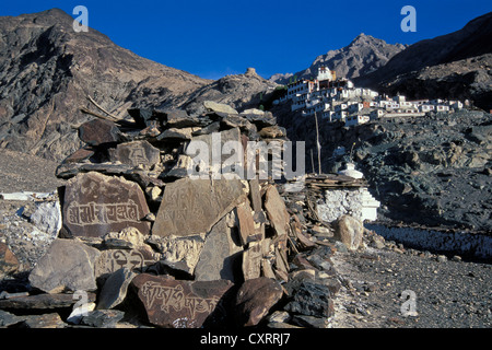 Mani-Mauer, Deskit oder Kloster Diskit Gompa, Hunder, Nubra Valley, Ladakh, indischen Himalaya, Jammu und Kaschmir, Nord-Indien Stockfoto