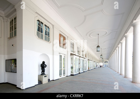 Theater-Kolonnaden, Hessischen Staatstheater, Bowling Green, Wiesbaden, Hessen, Deutschland, Europa, PublicGround Stockfoto