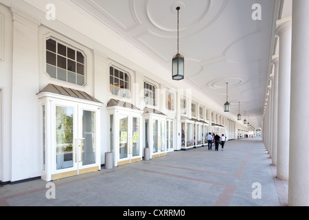 Theater-Kolonnaden, Hessischen Staatstheater, Bowling Green, Wiesbaden, Hessen, Deutschland, Europa, PublicGround Stockfoto