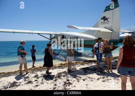 Passagiere auf einem Wasserflugzeug Reise in einem Dehaviland Dhc-3 Otter Wasserflugzeug in die Dry Tortugas-Florida Keys-usa Stockfoto