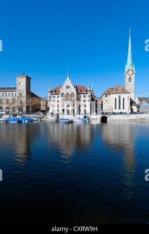 Historischen Stadtteil von Zürich an der Limmat mit St. Peterskirche Kirche, Limmatquai Kai, Zürich, Schweiz, Europa Stockfoto