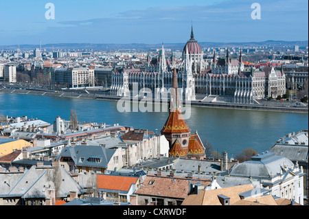 Blick auf die Donau und das ungarische Parlament vom Schloss-Hügel, Budapest, Ungarn, Europa aus gesehen Stockfoto