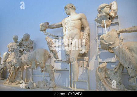 Schlacht von Lapiths und Zentauren Giebel vom Tempel des Zeus in das archäologische Museum von Olympia, antiken Olympia, Griechenland Stockfoto