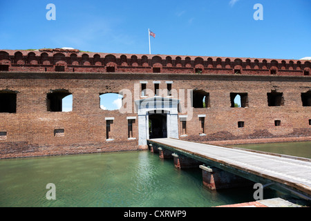 Brücke über den Wassergraben Sally Port Eingang zum Fort Jefferson Dry Tortugas Nationalpark Florida Keys usa Stockfoto