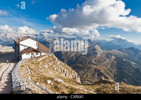 Seilbahn, Blick von der Rifugio Lagazuoi Mountain Inn, Falzarego-Pass, Dolomiten, Italien, Europa Stockfoto