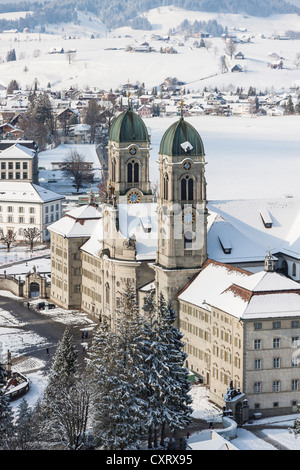 Benediktinerabtei Einsiedeln, Kloster, Schnee, Ort der Wallfahrt, Einsiedeln, Kanton Schwyz, Schweiz, Europa Stockfoto