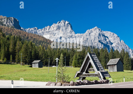 Elferkofel Berg, Cima Undici 3094 m, Kreuzbergpass Mountain pass, Passo di Monte Croce, Sextener Dolomiten, Italien, Europa Stockfoto