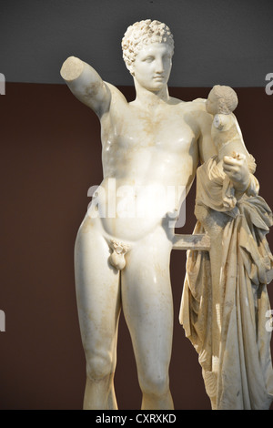 Statue des Hermes, wobei das Kind Dionysos von Praxiteles das archäologische Museum von Olympia, antiken Olympia, Griechenland Stockfoto