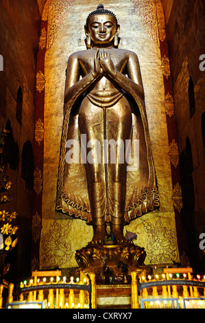 Große stehende Buddha, Ananda Tempel, Bagan, Myanmar auch bekannt als Myanmar, Südostasien, Asien Stockfoto