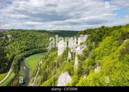 Blick auf das obere Donautal wie gesehen von Jaegerfelsen Rock, Baden-Württemberg Stockfoto