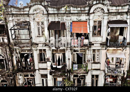 Alten Kolonialgebäude in Yangon, Birma auch bekannt als Myanmar, Südostasien, Asien Stockfoto