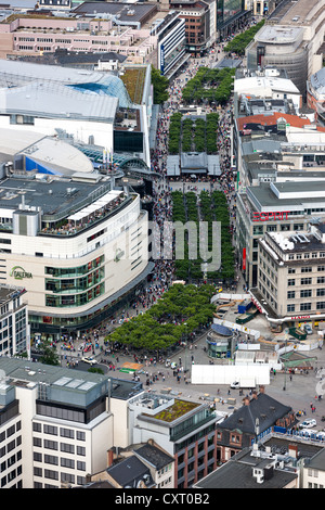 Beschäftigt Zeil, Haupteinkaufsstraße in Frankfurt Am Main, Hessen, Deutschland, Europa Stockfoto