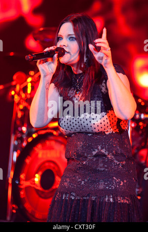 Anette Olzon, Sängerin der finnischen symphonic Metal Band Nightwish, die live im Konzertsaal Hallenstadion, Zürich Stockfoto