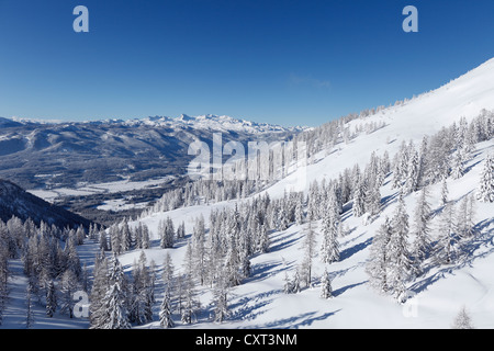 Blick auf das Dachsteingebirge aus Mittersteinbahn Gondelbahn, Ausseerland, Salzkammergut, Bad Mitterndorf, Steiermark Stockfoto