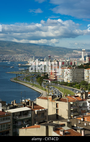 Stadtansicht mit Hafen, Izmir, Türkei, Eurasien Stockfoto