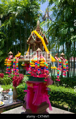 Spirit house, San Phra Phum, kleines Modell von einem Haus, wo der gute Geist des Hauses verehrt wird, Phuket, Thailand, Asien Stockfoto