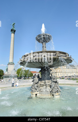 Schlossplatz-Platz mit einem Brunnen und die 30 Meter hohe Jubilaeumssaeule Säule mit einer Statue der Göttin Concordia Stockfoto