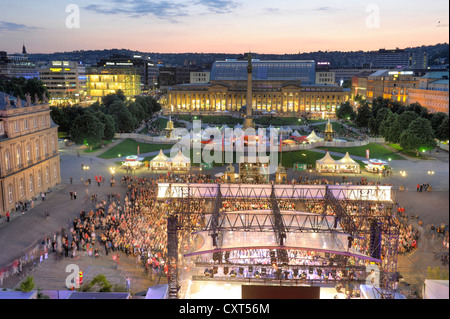 Luftaufnahme des Schlossplatzes Square, SWR-Sommerfestival wie gesehen von der Kuppel des neuen Palais, Stuttgart, Baden-Württemberg Stockfoto