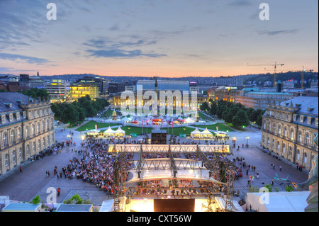 Luftaufnahme des Schlossplatzes Square, SWR-Sommerfestival wie gesehen von der Kuppel des neuen Palais, Stuttgart, Baden-Württemberg Stockfoto