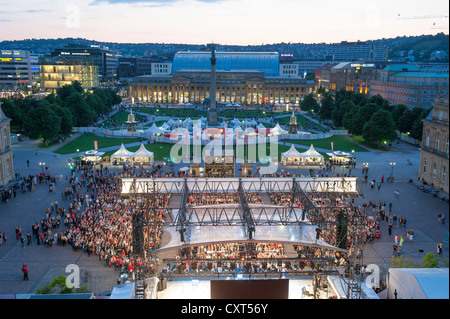 Luftaufnahme des Schlossplatzes Square, SWR-Sommerfestival wie gesehen von der Kuppel des neuen Palais, Stuttgart, Baden-Württemberg Stockfoto