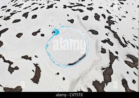 Luftbild, einen Kreis von blauen Schmelzwasser im Eis der Langjoekull Gletscher, Island, Europa Stockfoto