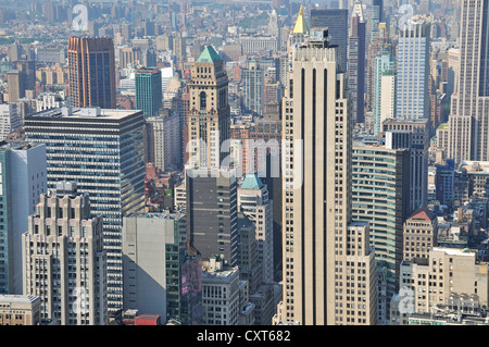 Blick vom "Top of the Rock" Aussichtsplattform des Rockefeller Center in Downtown Manhattan, New York City, USA Stockfoto