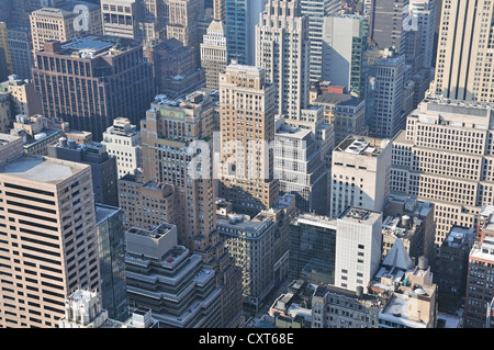 Blick vom "Top of the Rock" Aussichtsplattform des Rockefeller Center in Downtown Manhattan, New York City, USA Stockfoto