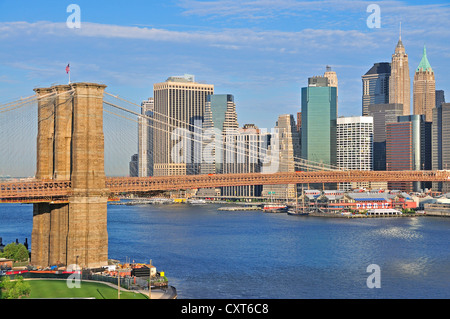 Skyline von Lower Manhattan und Brooklyn Bridge, Blick von Manhattan Bridge, Manhattan, New York City, USA, Nordamerika Stockfoto