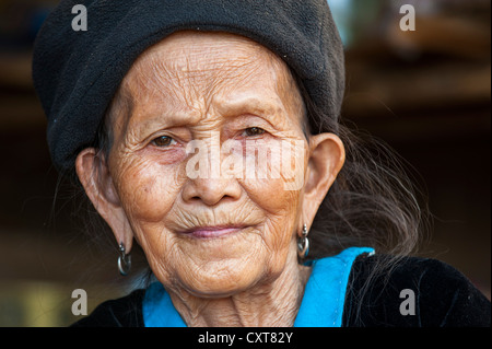 Ältere Frau aus der Black Hmong Bergstämme, ethnische Minderheit aus Ostasien, Porträt, Nord-Thailand, Thailand, Asien Stockfoto