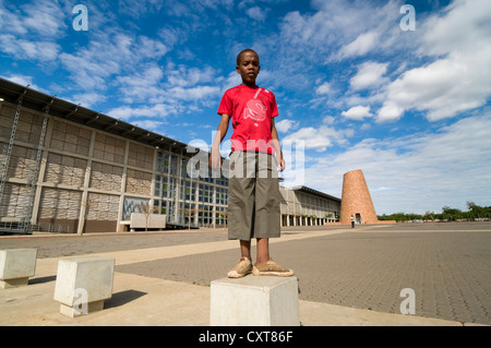 Junge stand in Freiheitsplatz, Soweto Township, Gauteng, Südafrika, Afrika Stockfoto