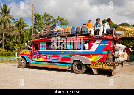 Verpackt Jeepney, öffentliche Verkehrsmittel auf der Insel Palawan, Philippinen, Asien Stockfoto